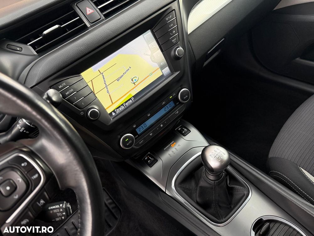 Toyota Avensis 2.0 D-4D Elegance - 15