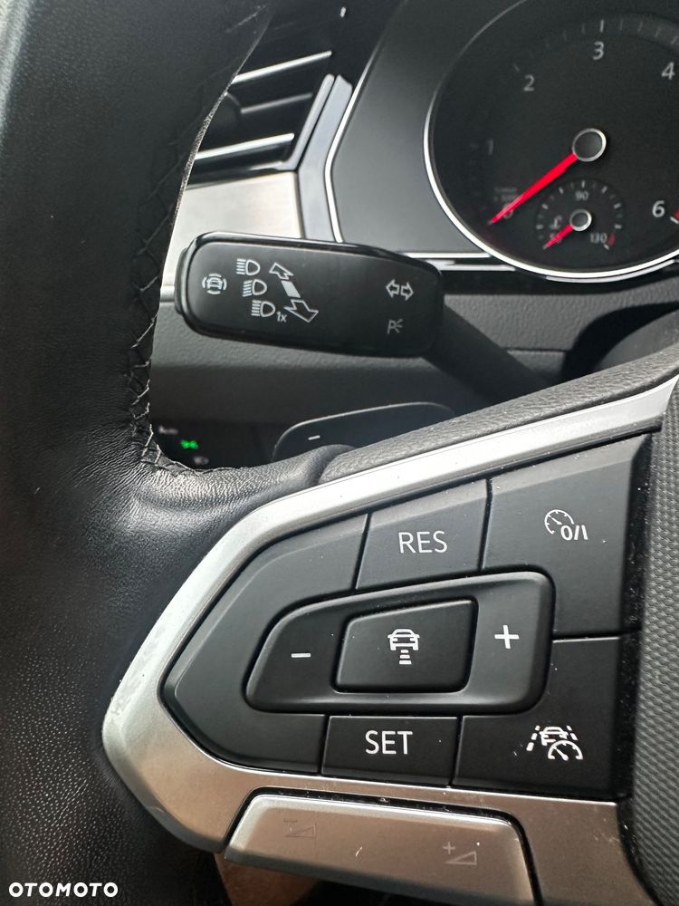 Volkswagen Passat - 11