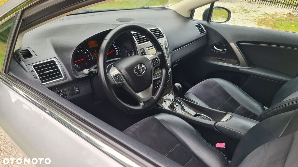 Toyota Avensis - 12