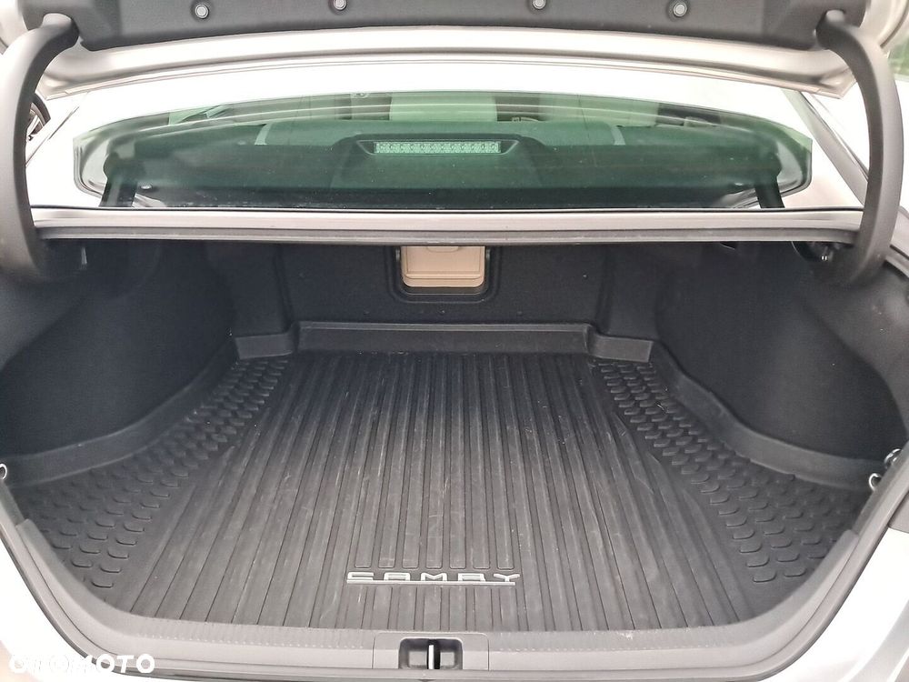 Toyota Camry 2.5 Hybrid Executive CVT - 12