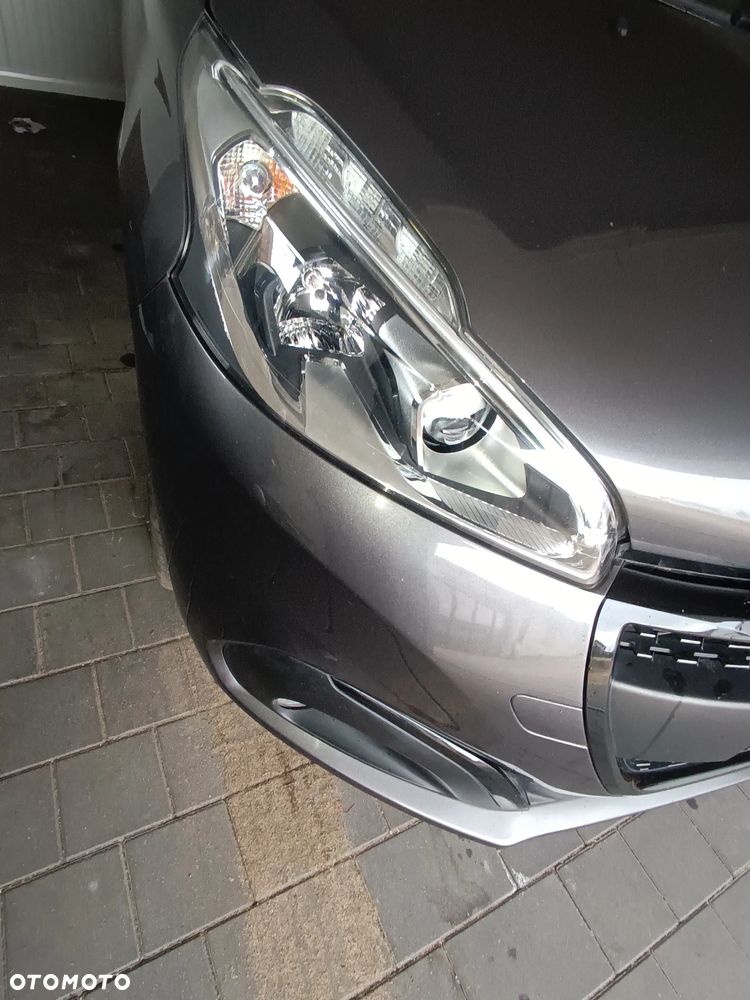 Peugeot 208 - 31