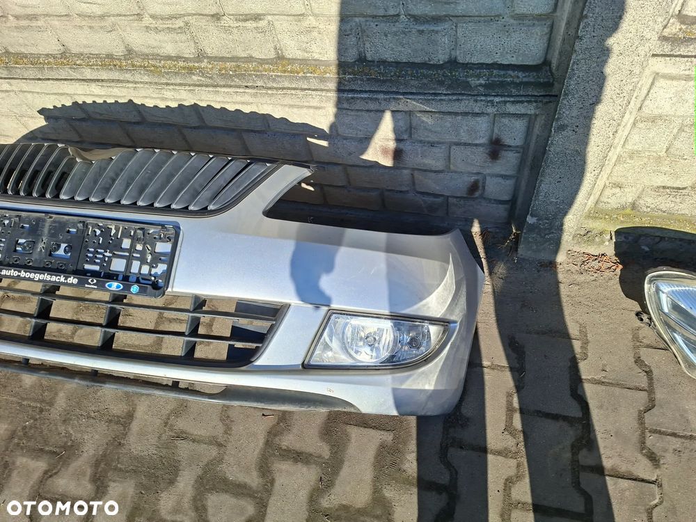 lampa   zderzak blotnik Skoda  Fabia II Lift  ROOMSTER LA7W poznan - 2