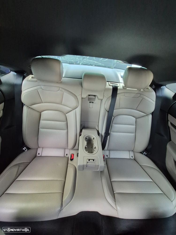 Porsche Taycan Standard - 33