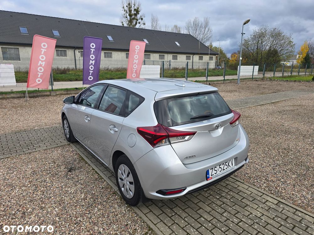 Toyota Auris 1.33 VVT-i Life - 10