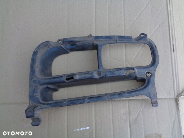 RAMKA HALOGENU LEWA TOYOTA AVENSIS T25 03-06 - 1