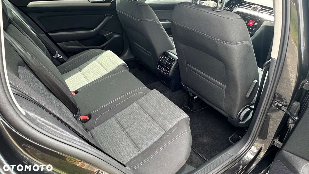 Volkswagen Passat - 14