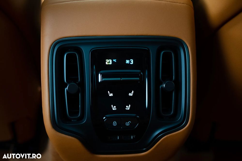 Aston Martin DBX - 23