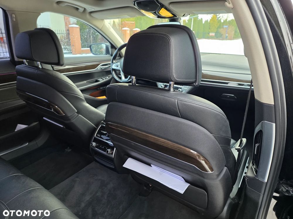 BMW Seria 7 740Li - 17
