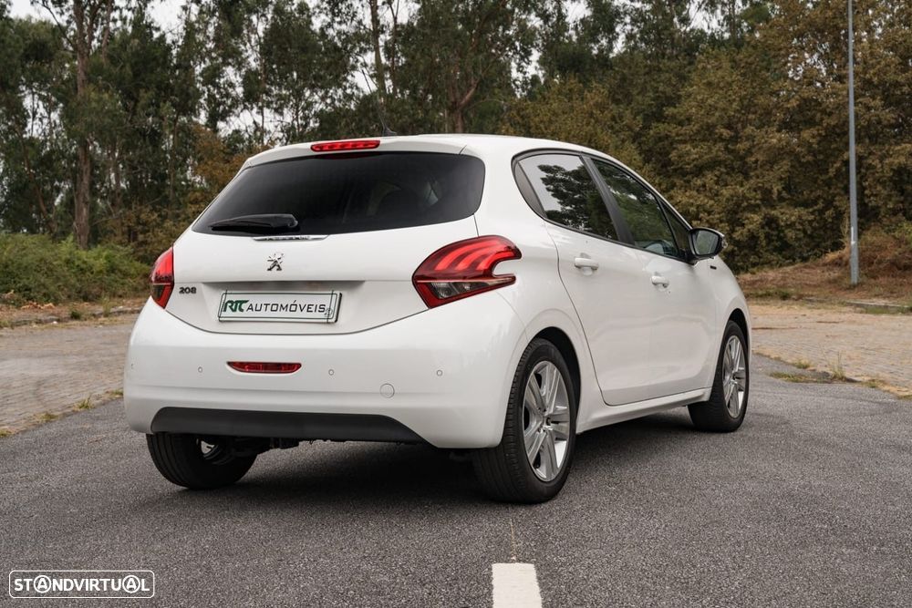Peugeot 208 1.2 PureTech Signature - 17