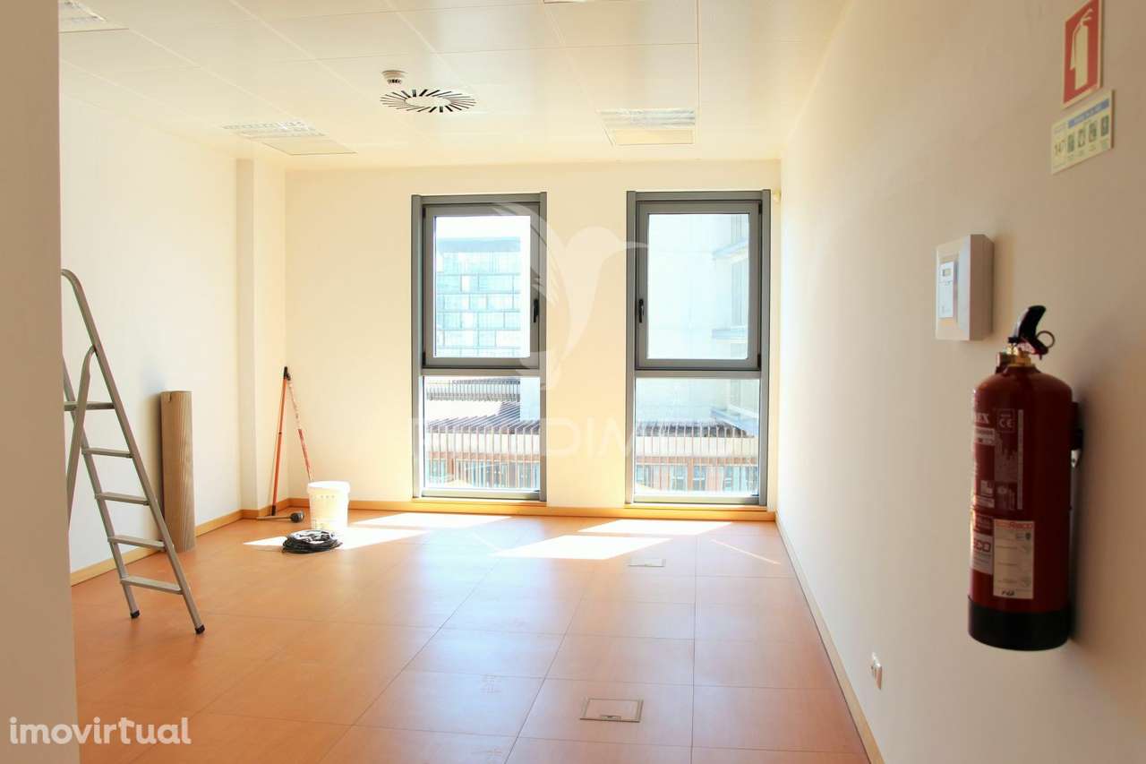 Escritório novo com vista rio - Parque das Nações - Grande imagem: 2/15