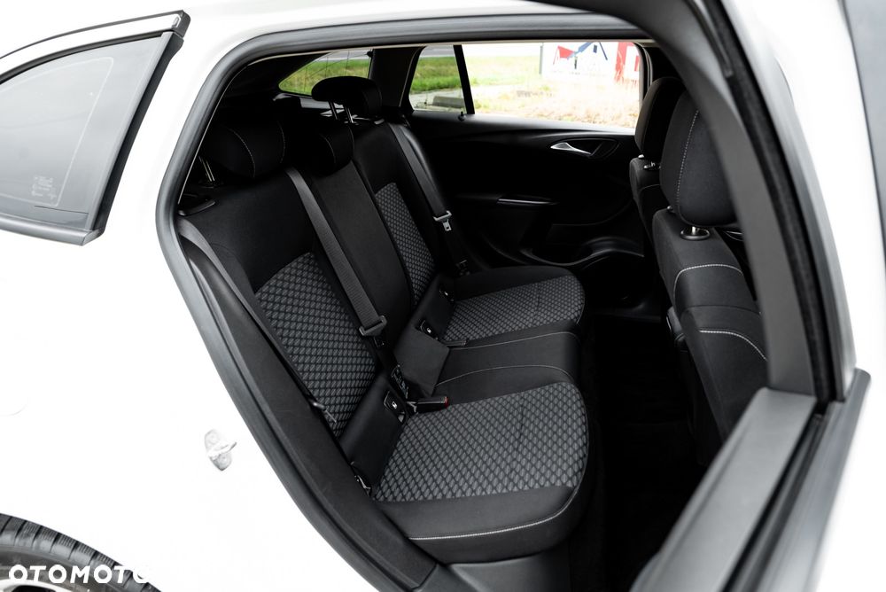 Opel Astra 1.6 D Automatik ON - 21