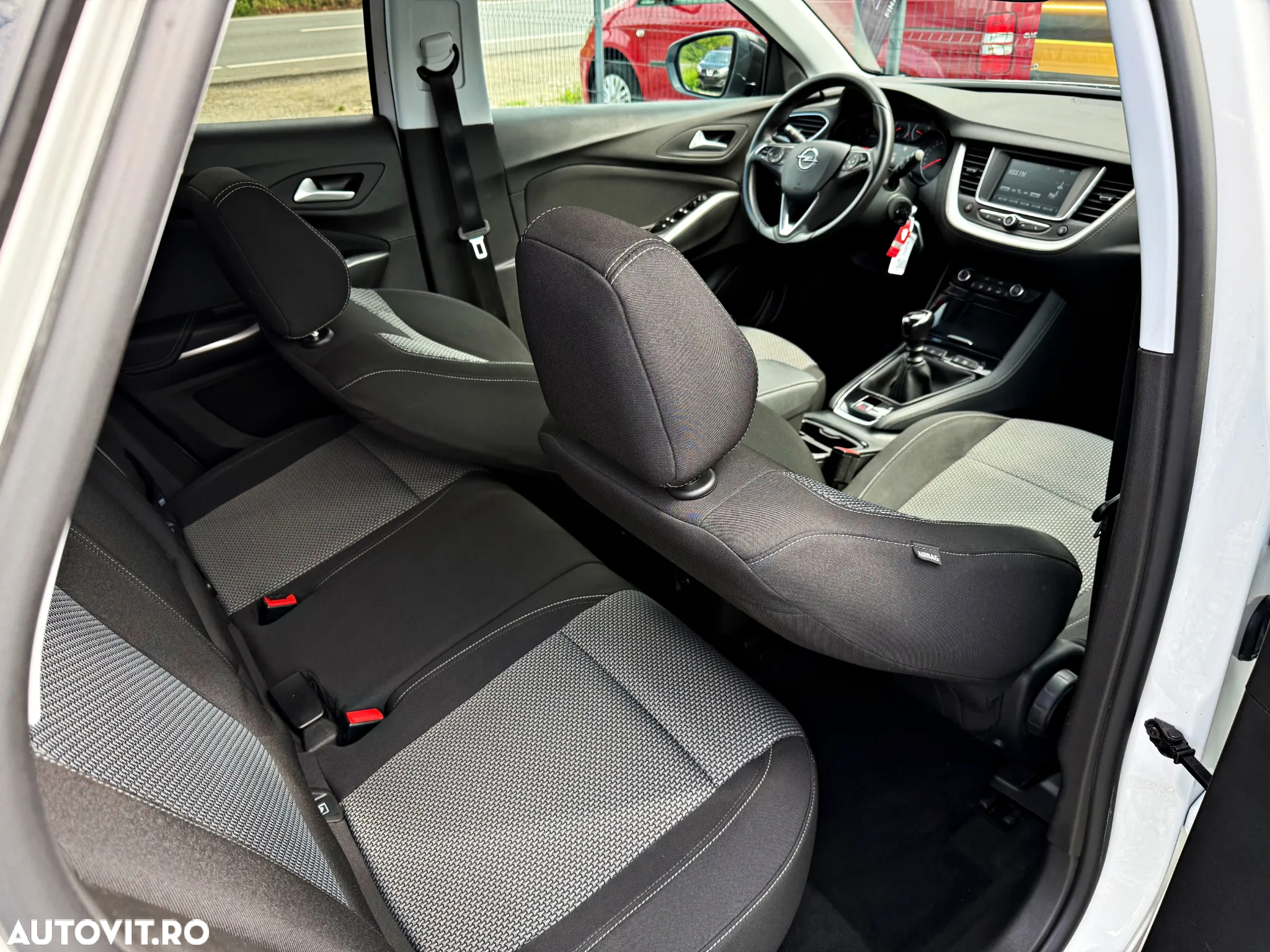 Opel Grandland X 1.2 Start/Stop INNOVATION - 6