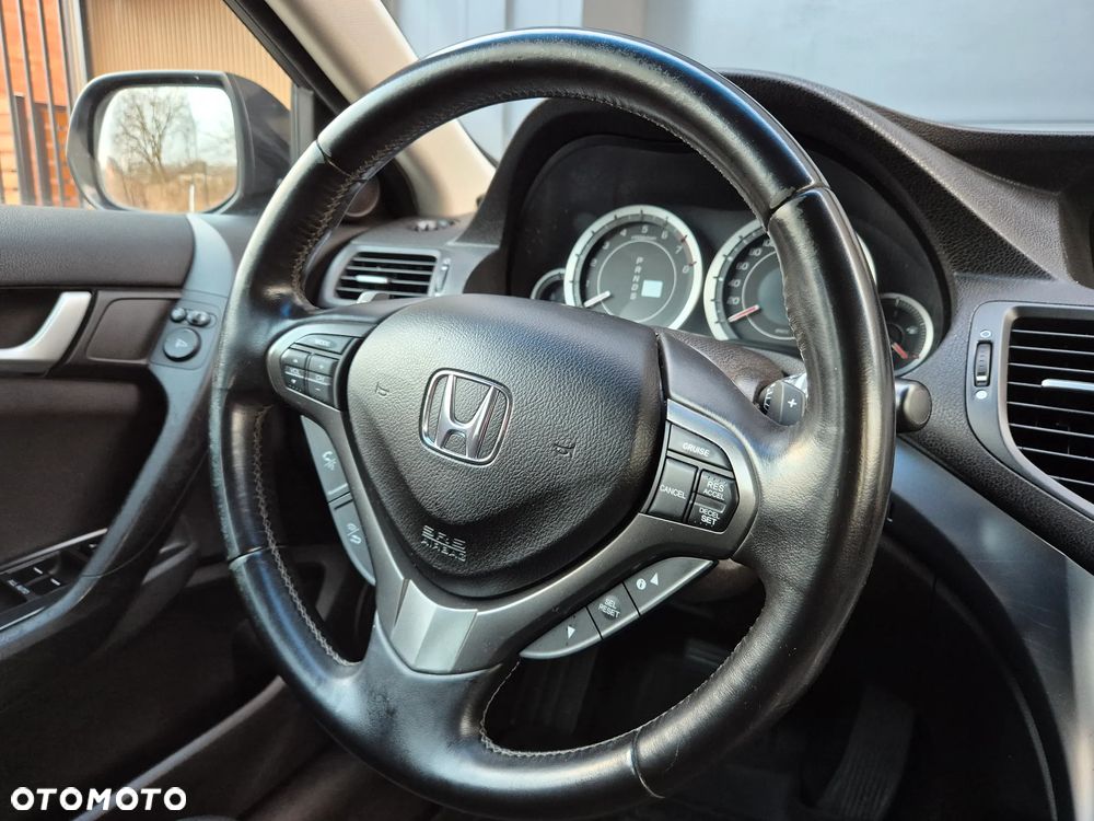 Honda Accord 2.0 Executive - 17