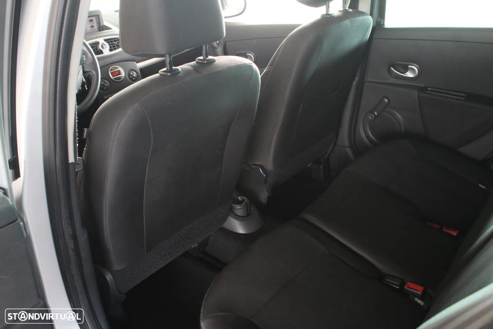 Renault Clio Break 1.5 dCi Dynamique S - 26