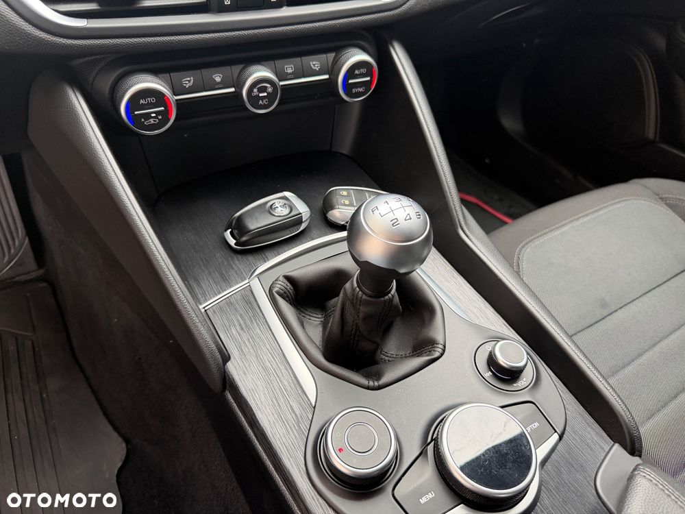 Alfa Romeo Giulia 2.2 - 14
