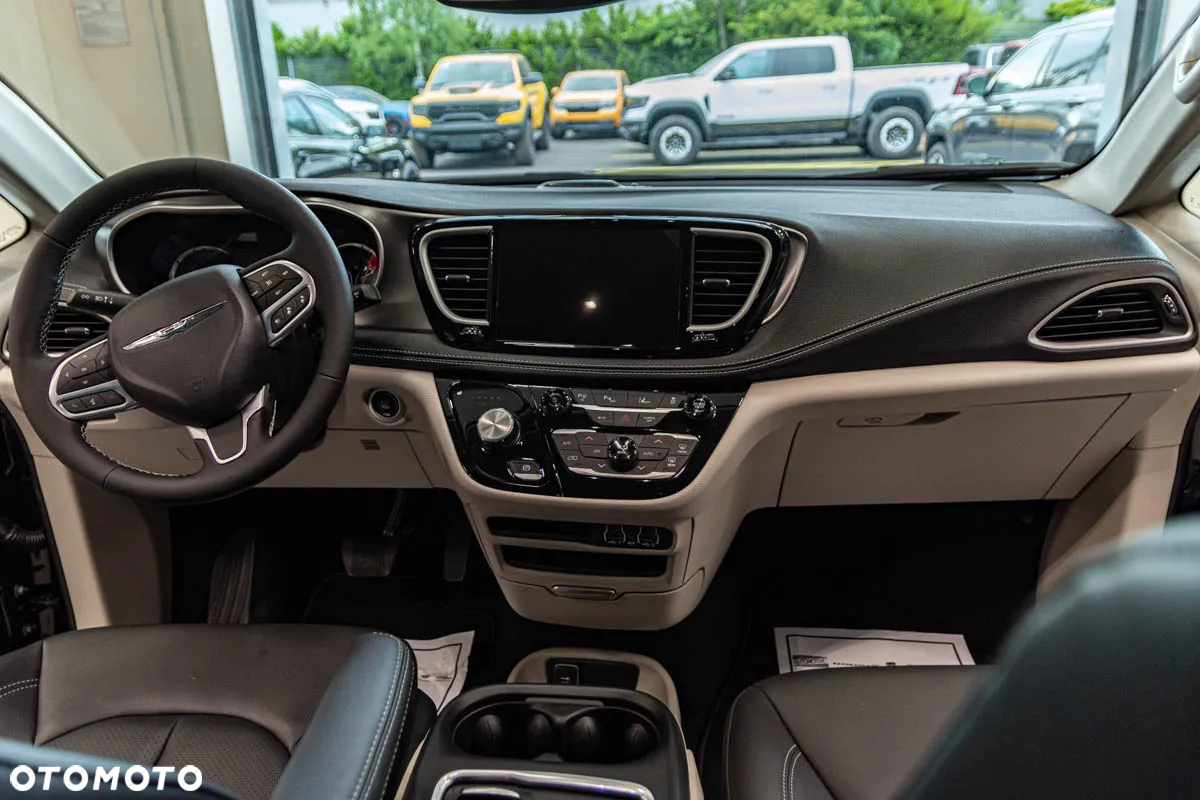 Chrysler Pacifica - 10