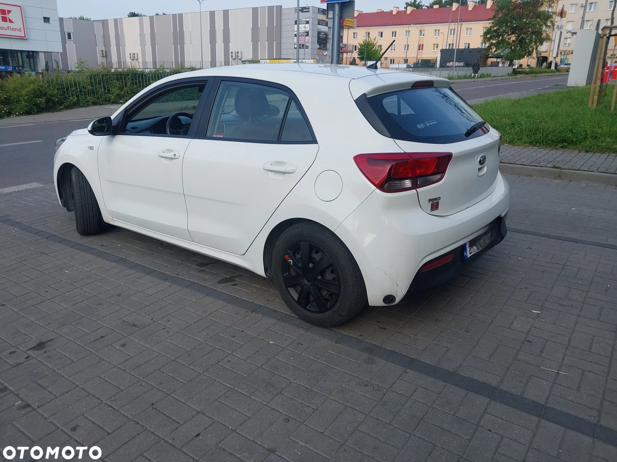 Kia Rio 1.2 L - 4