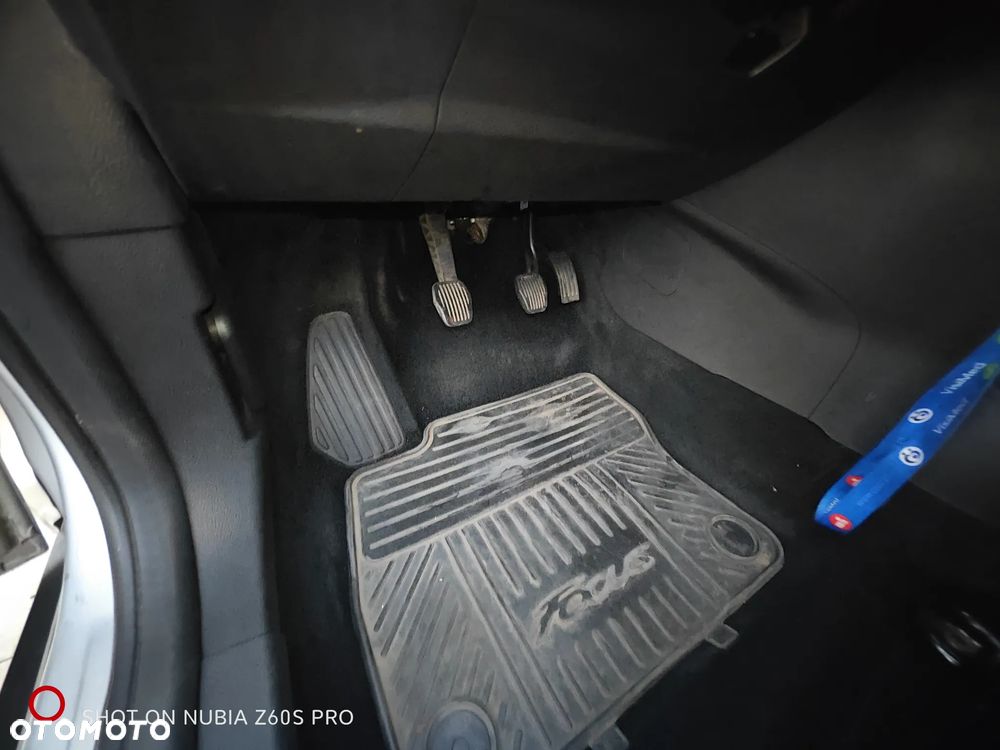 Ford Focus 1.6 SYNC Edition - 4