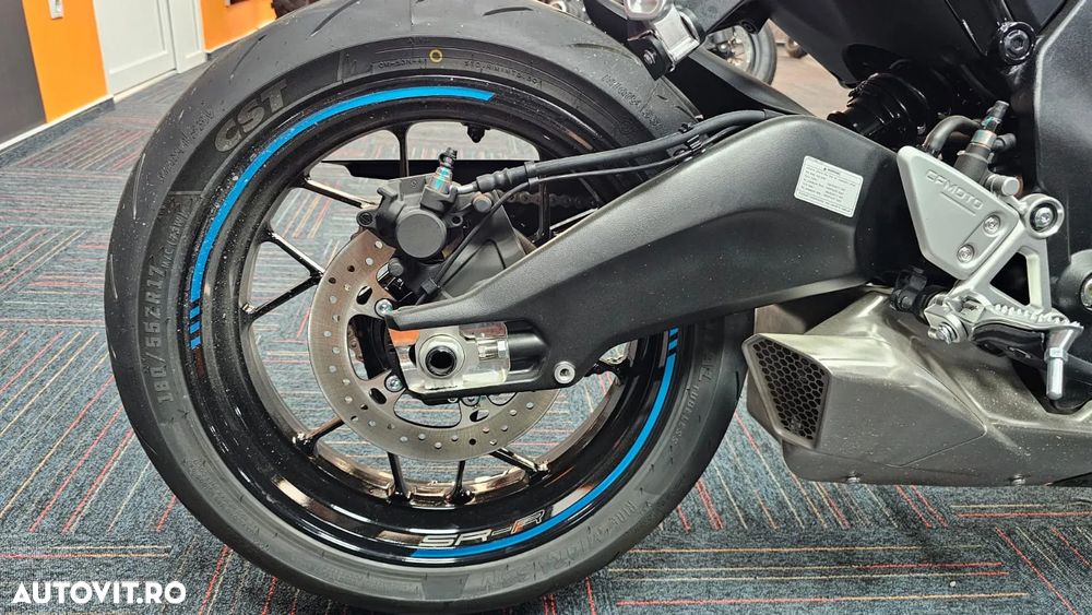 CF Moto 675 SR-R - 7