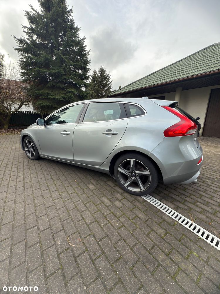 Volvo V40 D2 R-Design - 18