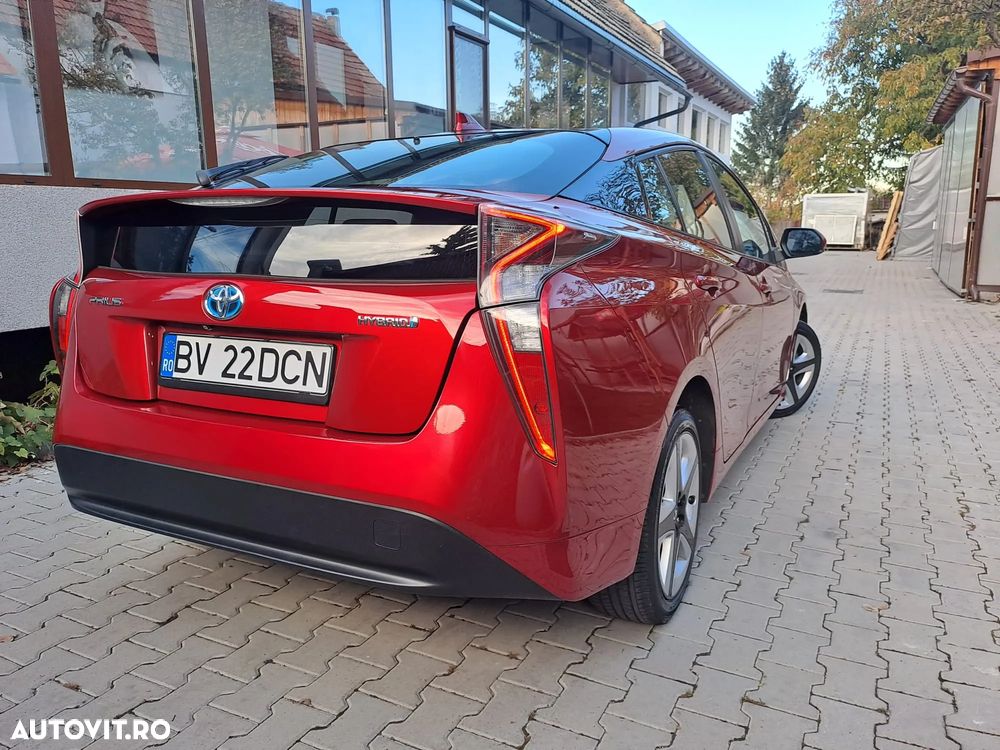 Toyota Prius Hybrid - 4