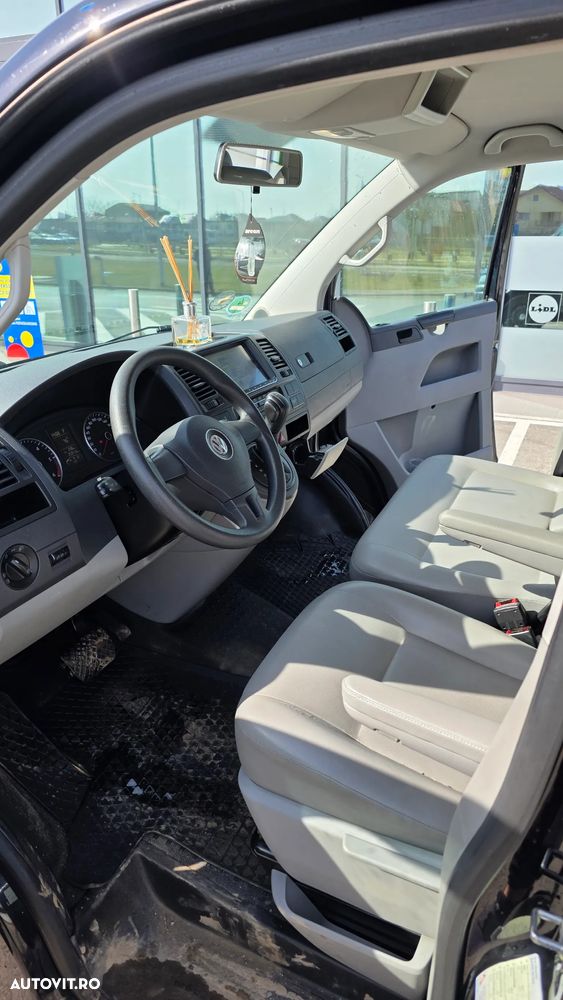 Volkswagen Caravelle - 13