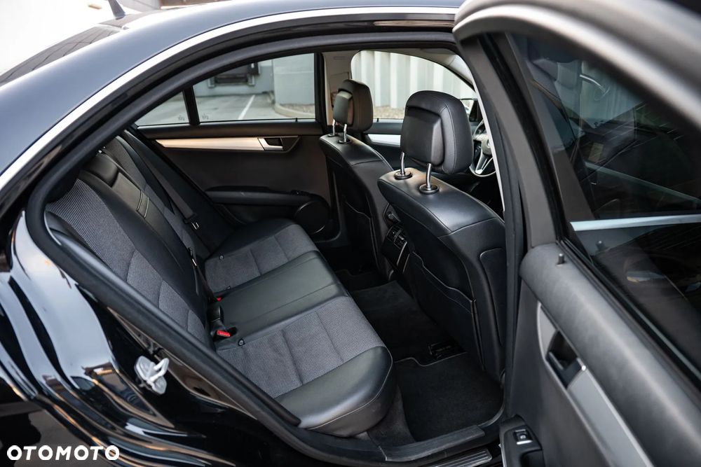 Mercedes-Benz Klasa C 220 CDI BlueEff 4-Matic Avantgarde - 21