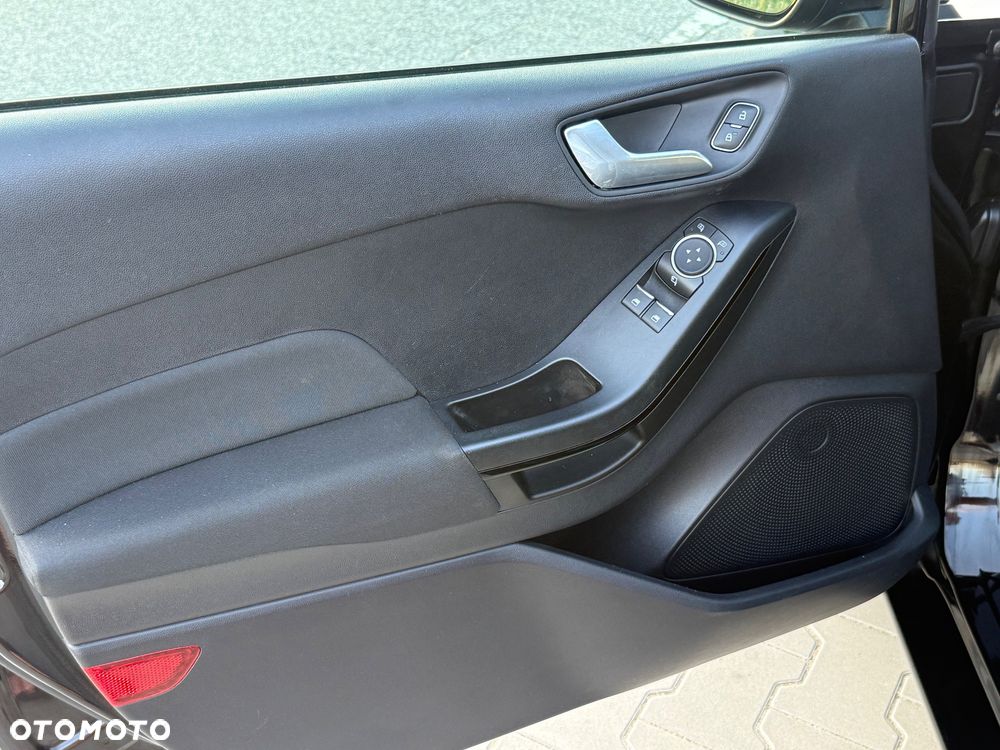 Ford Fiesta 1.1 S&S TITANIUM - 21