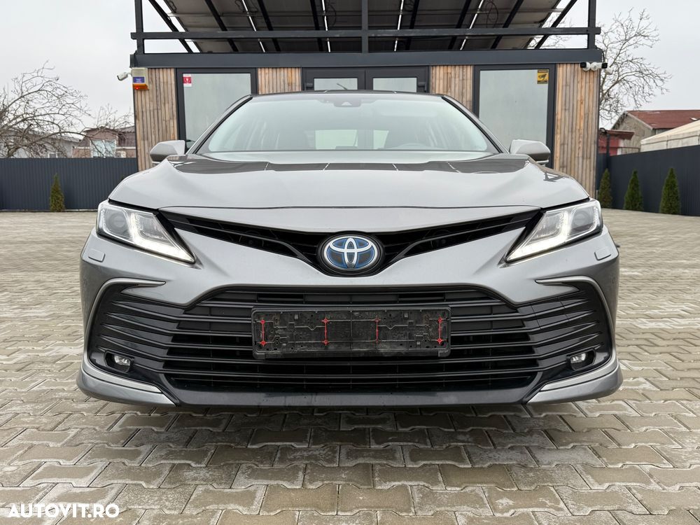 Toyota Camry Luxury - 4