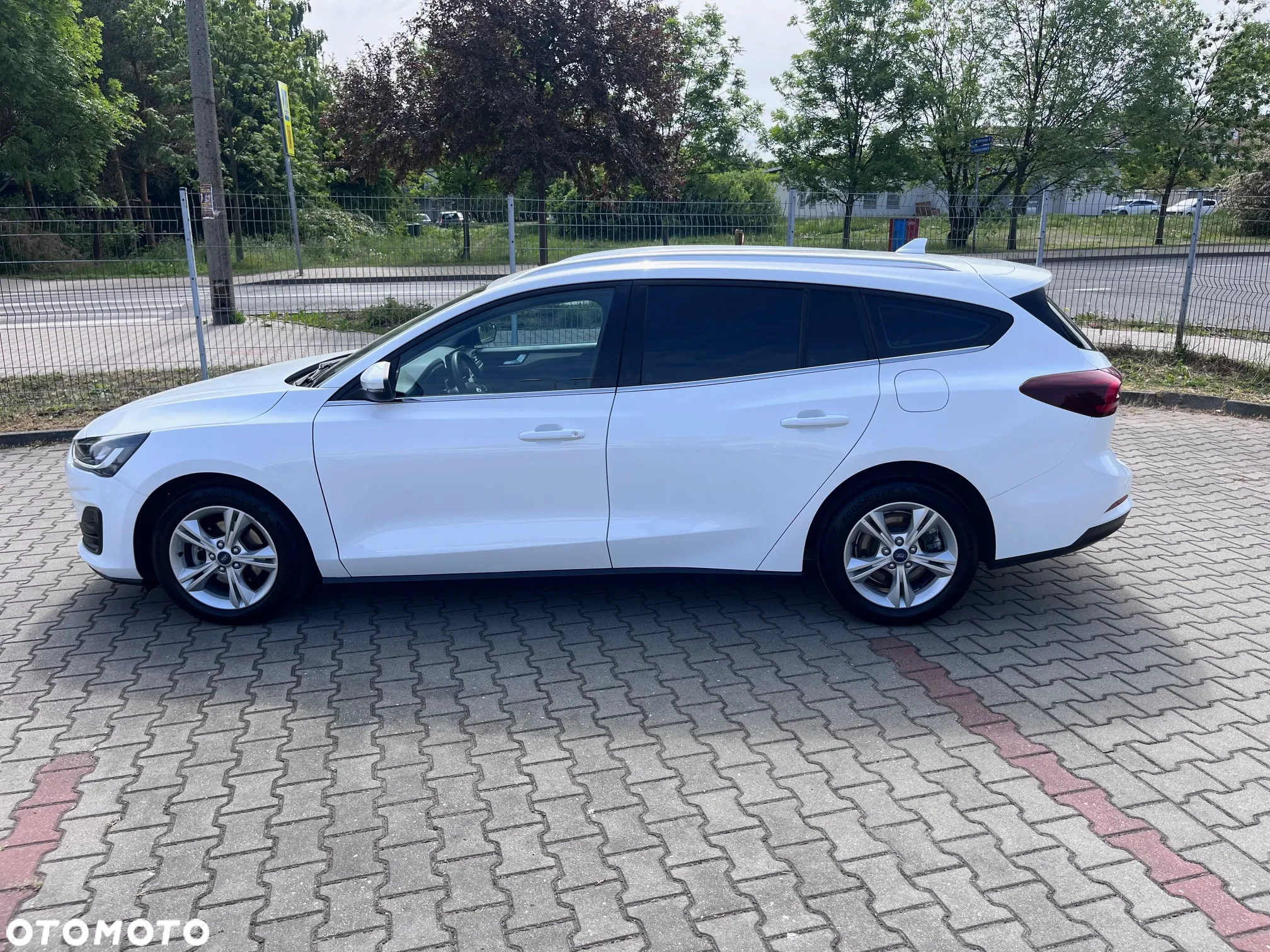 Ford Focus 1.5 EcoBlue Start-Stopp-System TITANIUM EDITION - 4