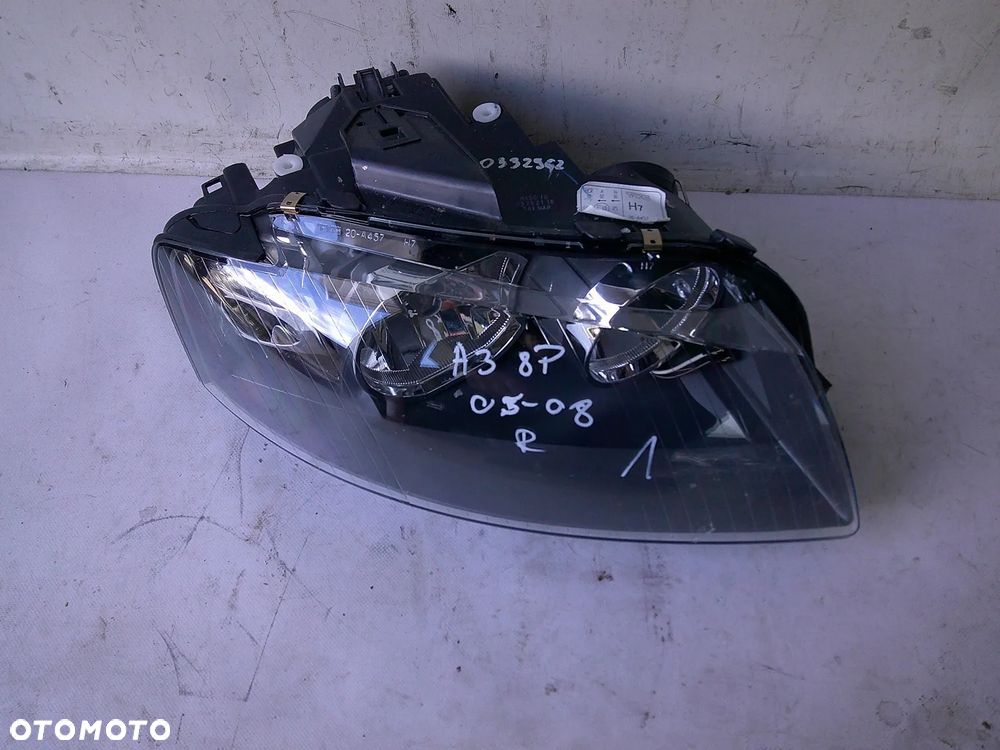 audi a3 8p lampa przód prawa nowa z uszkodzeniem przednia H7 - 6