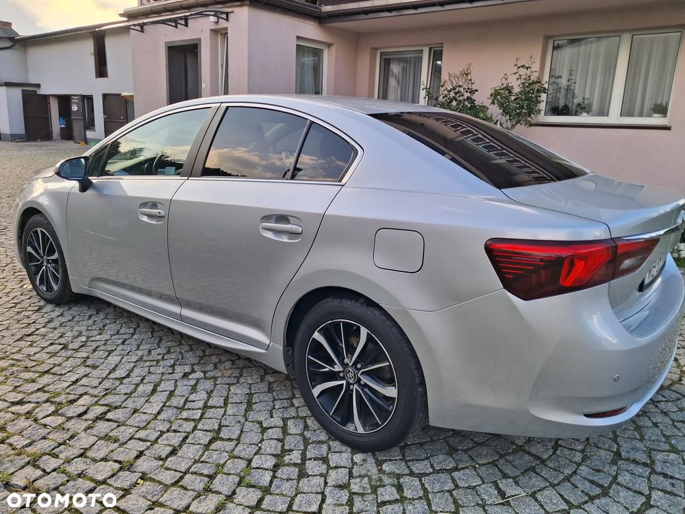 Toyota Avensis 2.0 D-4D Premium - 4
