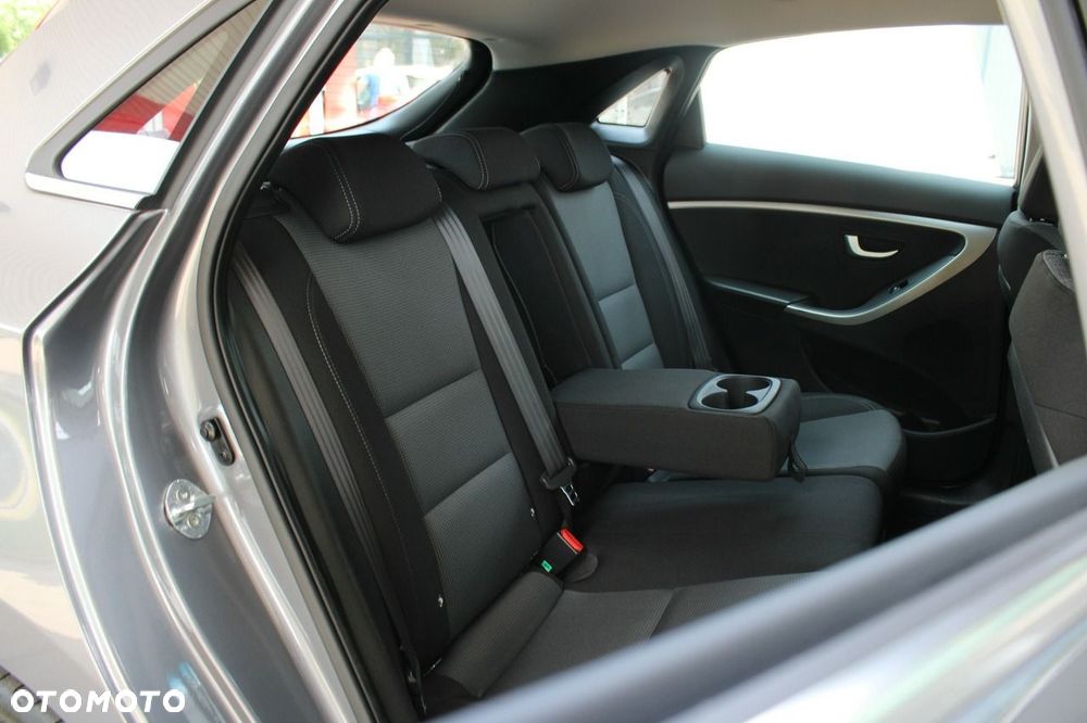 Hyundai i30 blue 1.4 Passion - 12
