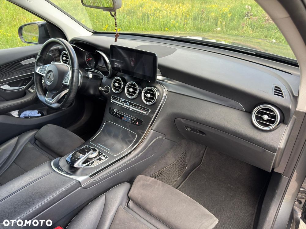 Mercedes-Benz GLC 250 4Matic 9G-TRONIC AMG Line - 12