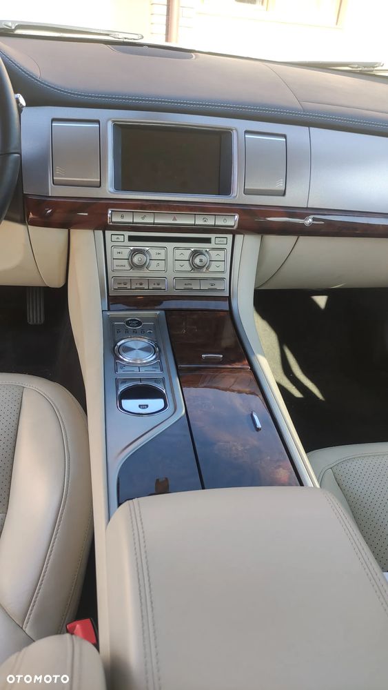 Jaguar XF 3.0 V6 D S Portfolio - 25