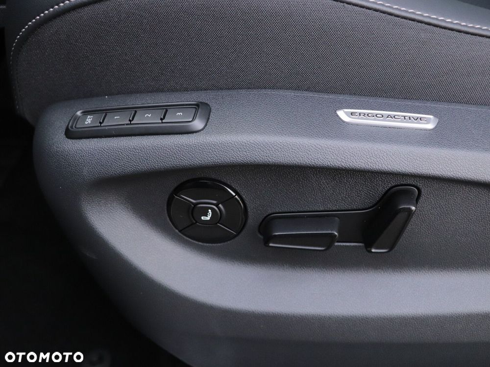 Volkswagen Tiguan - 11