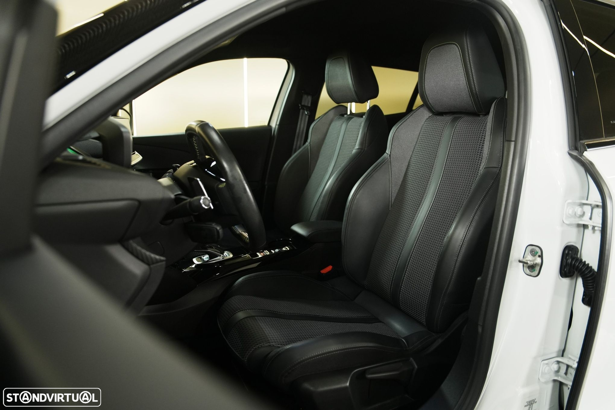 Peugeot 2008 1.5 BlueHDi GT Pack EAT8 - 28