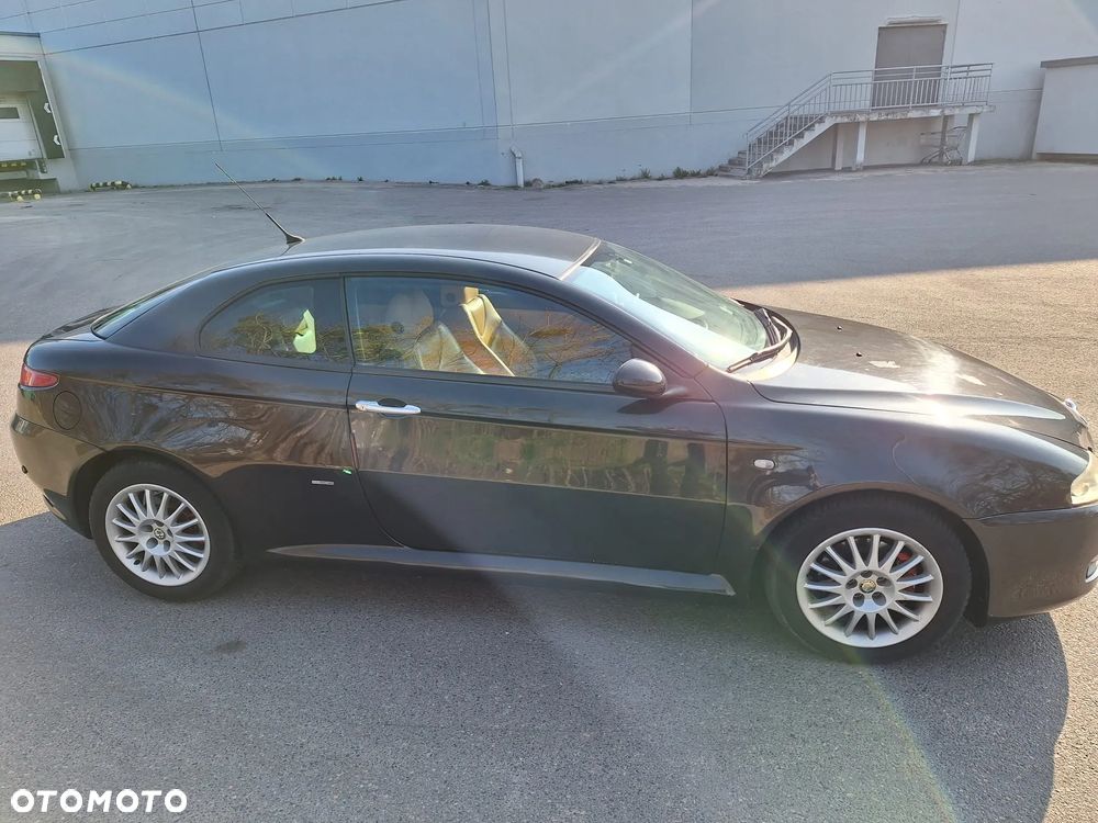 Alfa Romeo GT 1.9JTD 16V Distinctive - 10