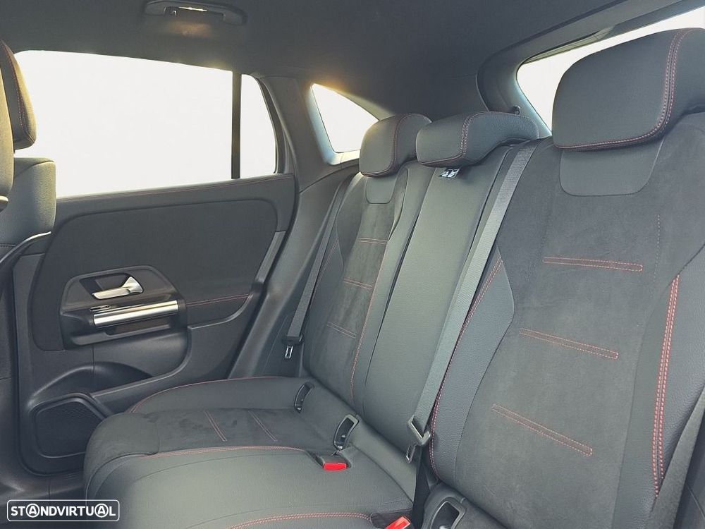 Mercedes-Benz GLA 200 - 13