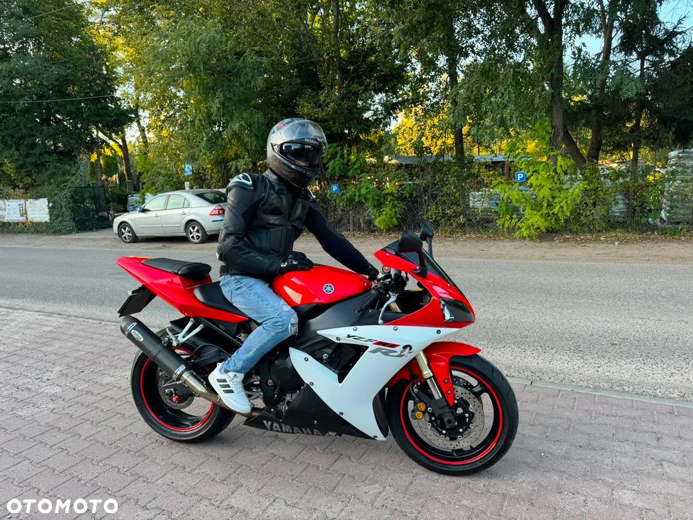 Yamaha R1 - 13