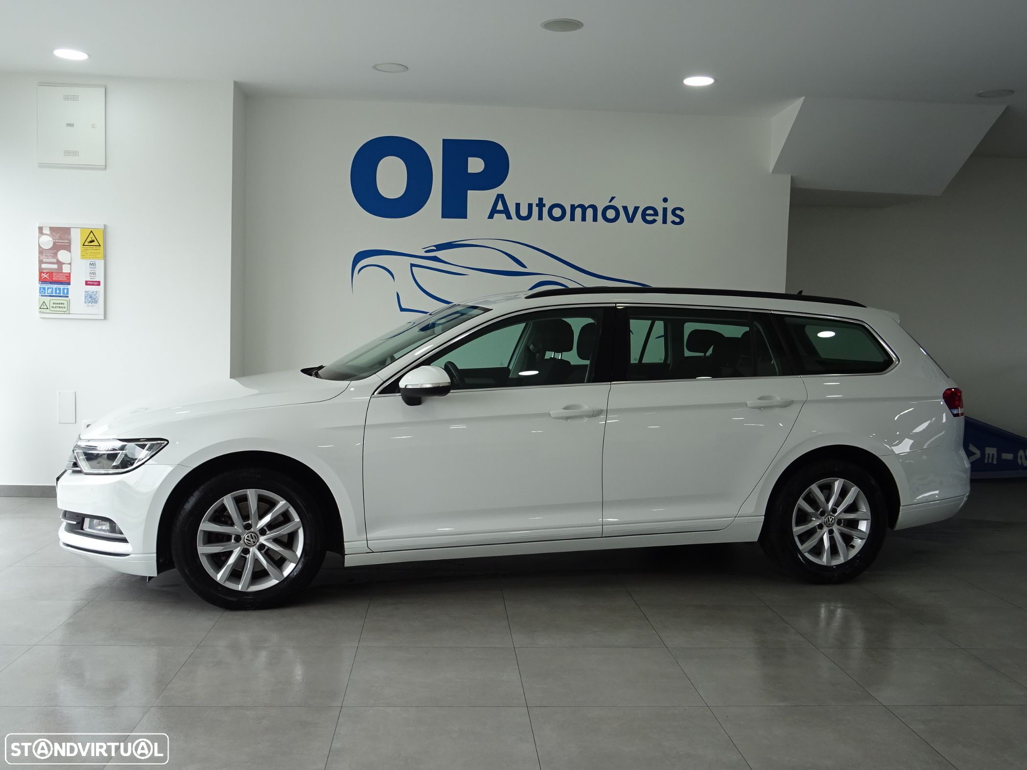VW Passat Variant 1.6 TDI Confortline DSG - 4