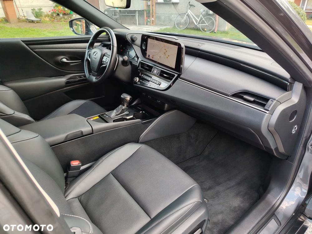 Lexus ES 300h Business Edition - 30