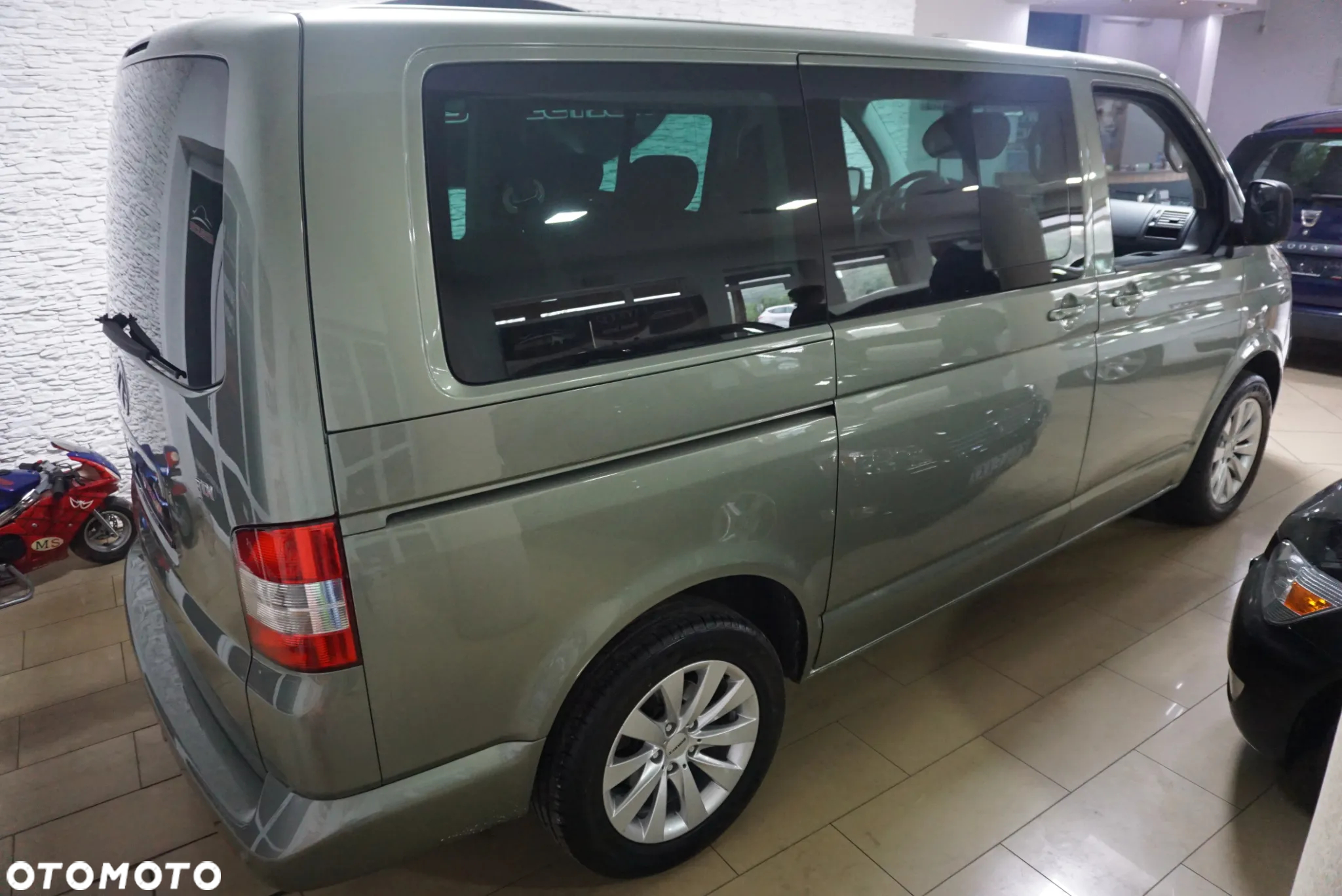 Volkswagen Caravelle - 5