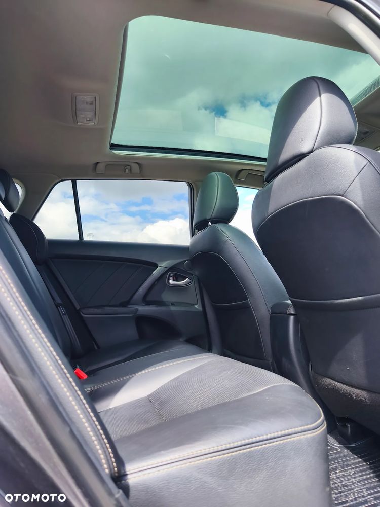 Toyota Avensis Touring Sports 2.0 D-4D Executive - 25