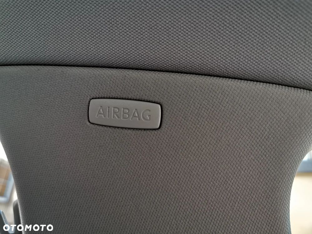 Volkswagen Golf 1.6 Trendline DSG - 32