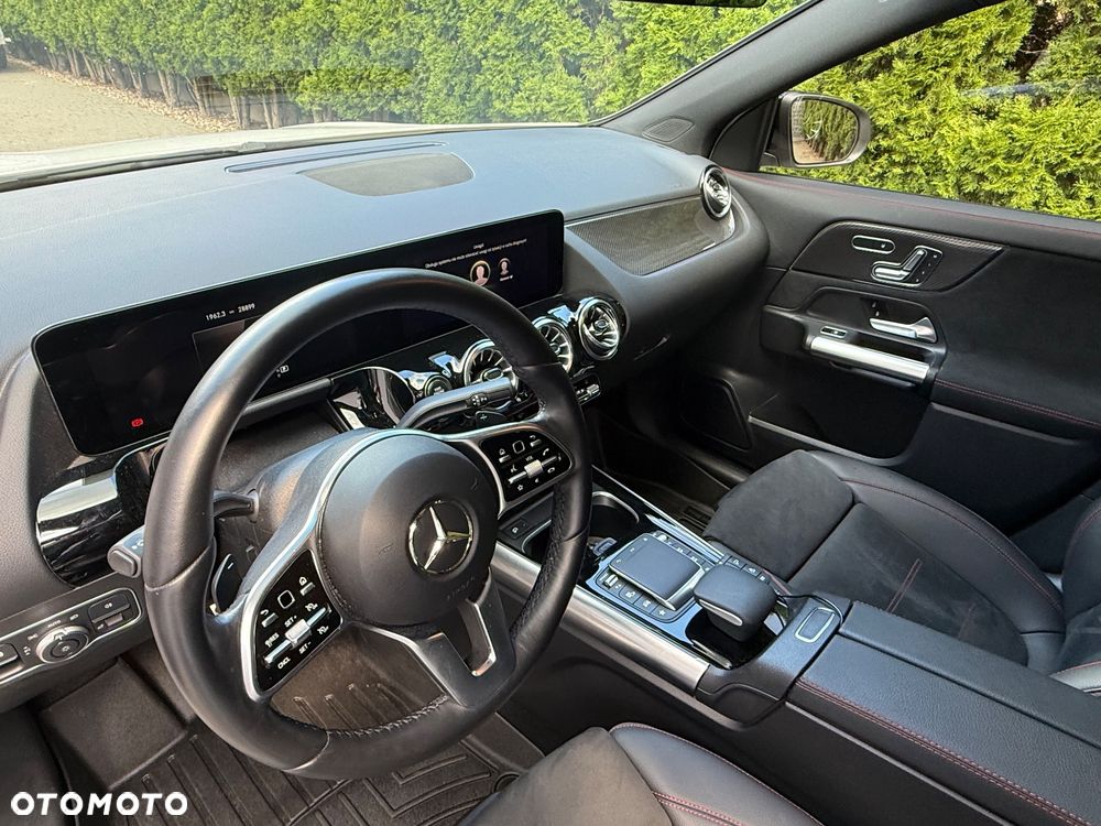 Mercedes-Benz GLA - 21
