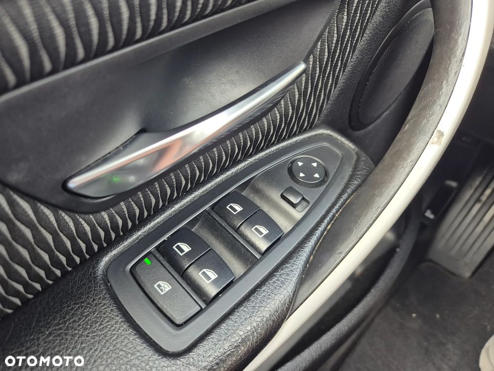 BMW Seria 3 318d DPF Edition Lifestyle - 11