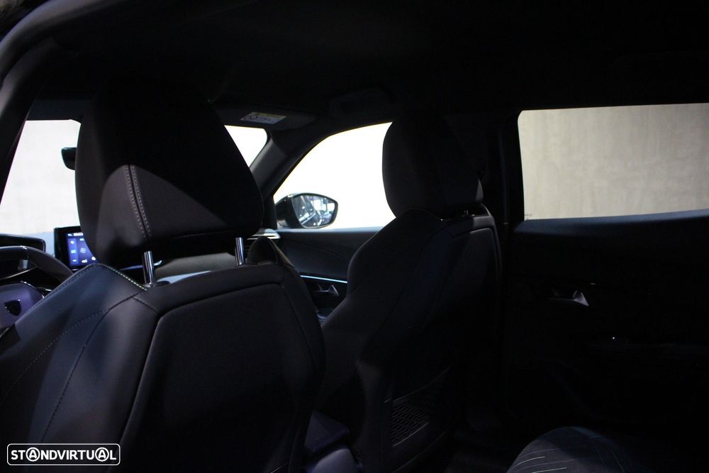 Peugeot e-2008 50 kWh GT - 35