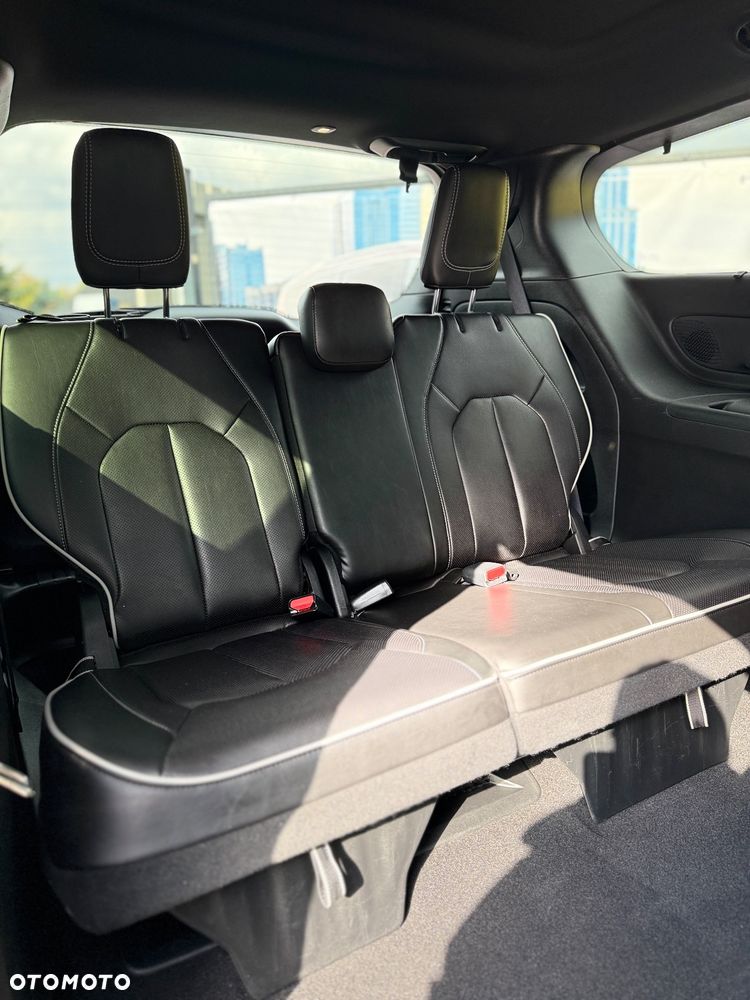 Chrysler Pacifica - 31
