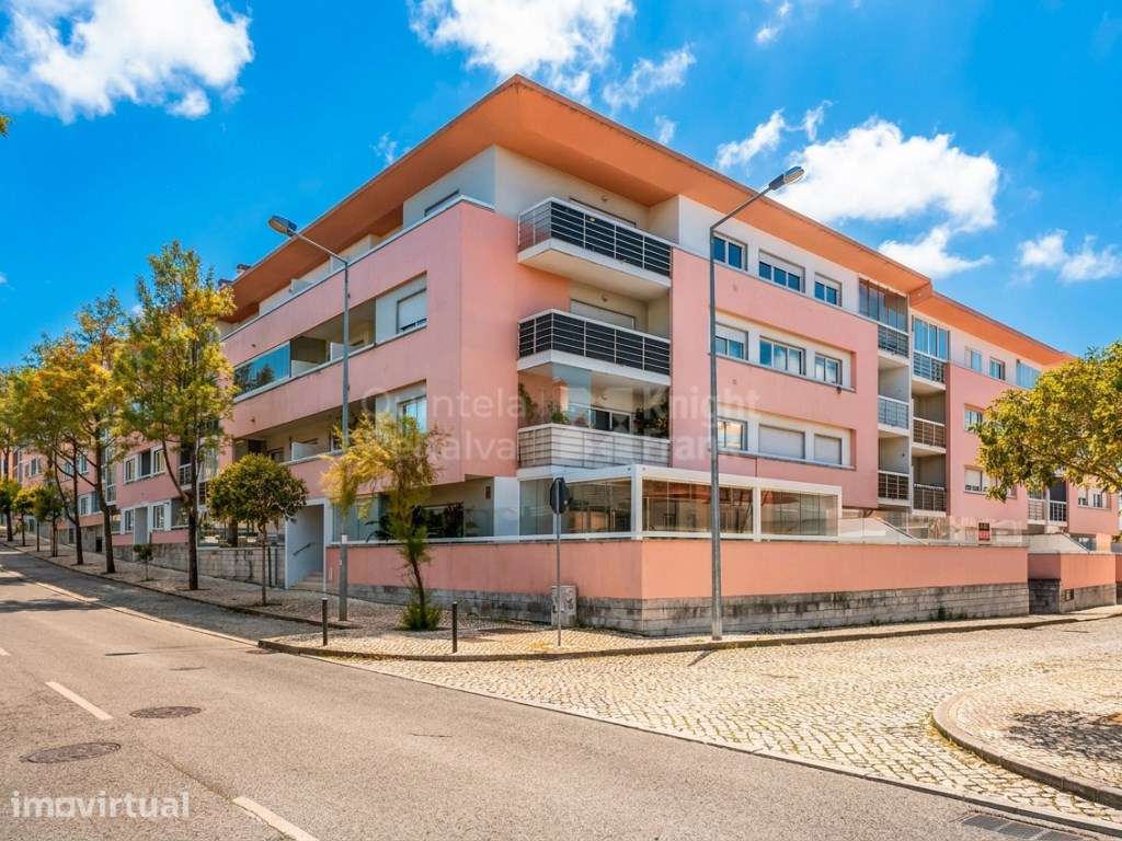 Apartamento T2 com terraço, garagem e arrecadação em Cascais - Grande imagem: 2/28